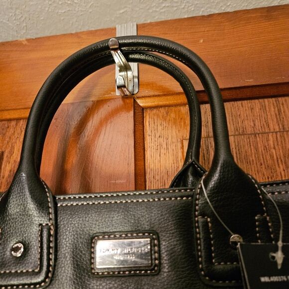 NWT Tommy Hilfiger Small Black Cloth Handbag Gold Logo Zip Purse Classic Chic - Picture 8 of 13